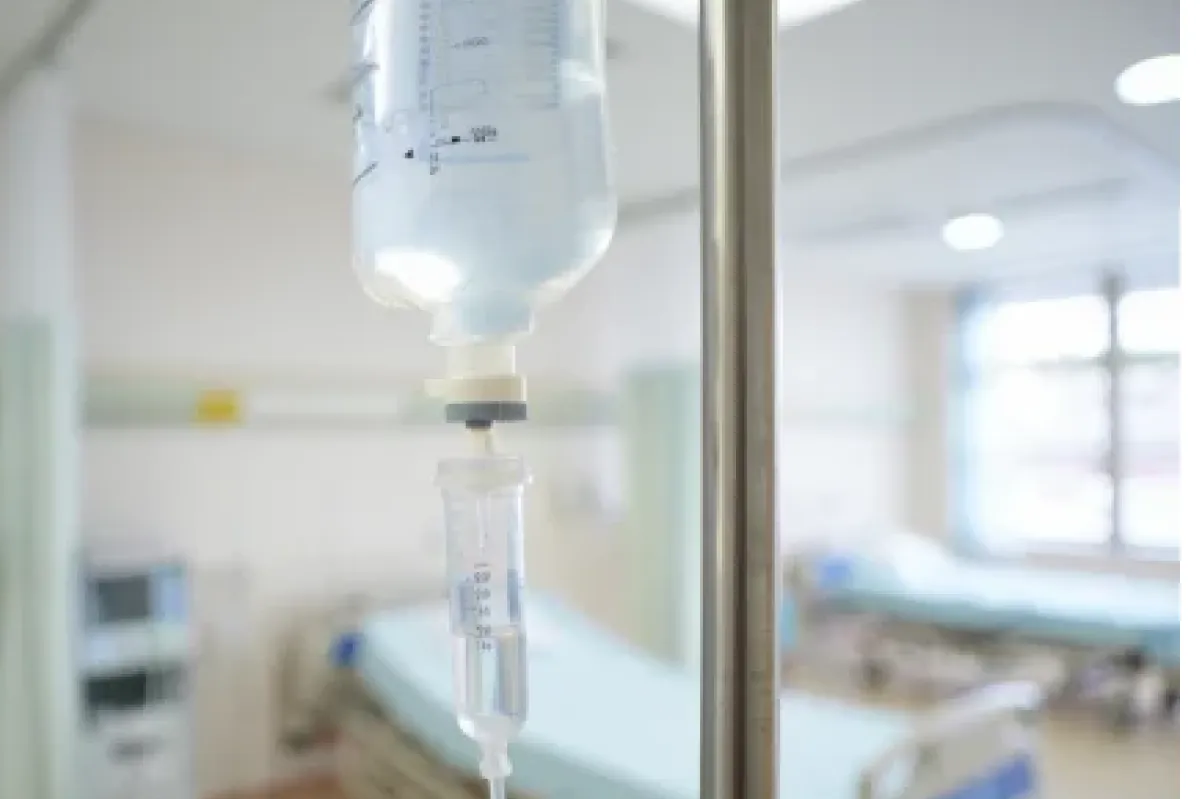 Медицинская капельница в клинике